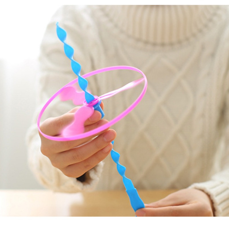 空飛ぶ円盤おもちゃ 屋外用手押しヘリコプター フライングディ - Kids Outdoor Easter Gifts のレビューと価格